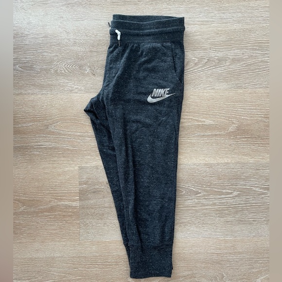 Nike Pants - Nike cropped Jogger